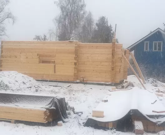 Полутораэтажный брусовой дом 6х8.6 м