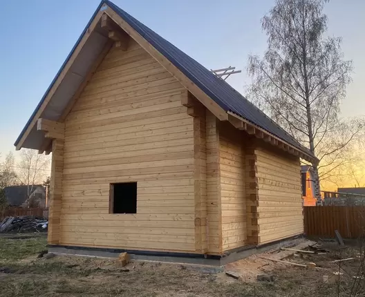 Полутораэтажный брусовой дом 6х8.6 м