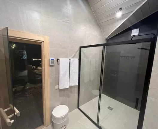 Одноэтажный каркасный дом 15х9 м