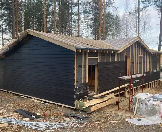 Одноэтажный каркасный дом 15х9 м