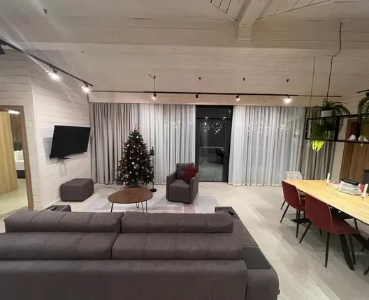 Одноэтажный каркасный дом 15х9 м