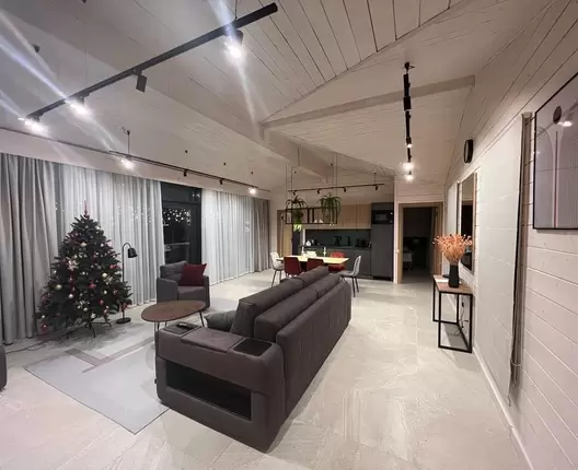 Одноэтажный каркасный дом 15х9 м