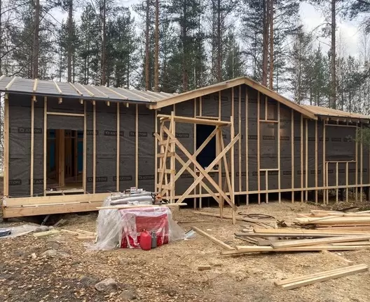 Одноэтажный каркасный дом 15х9 м