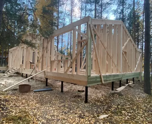 Одноэтажный каркасный дом 15х9 м