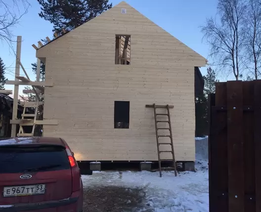 Полутораэтажный каркасный дом 7х6 м