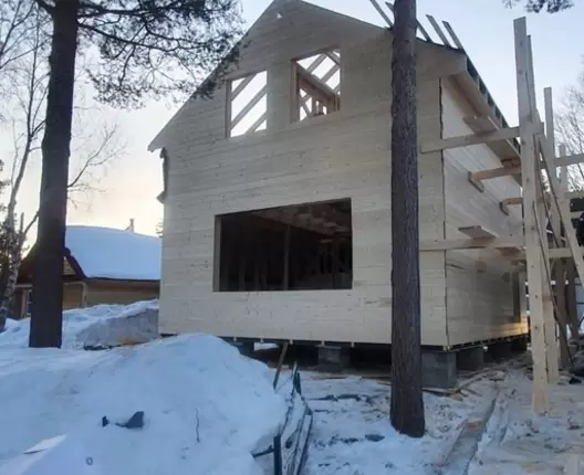 Полутораэтажный каркасный дом 7х6 м