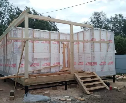 Полутораэтажный каркасный дом 8х6 м